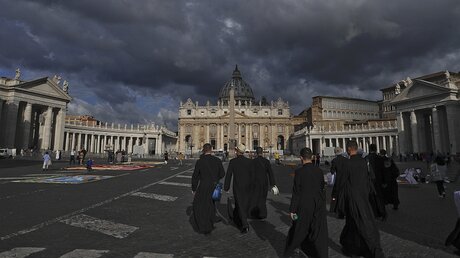 Dunkle Wolken über dem Vatikan / © Gregorio Borgia (dpa)
