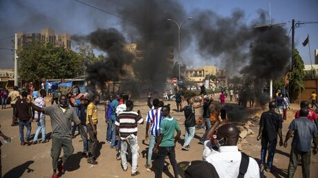 Eine Demonstration in Burkina Faso / © Sophie Garcia/AP (dpa)