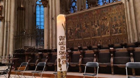 Eine spezielle Kerze für das Chorgebet am Sonntag / © DOMRADIO.DE (DR)