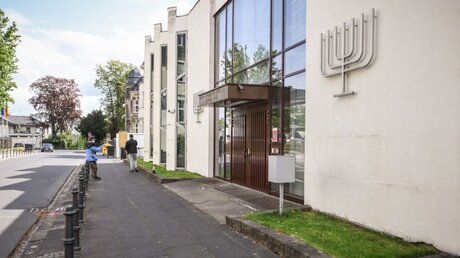 Eingang zur Synagoge in Bonn / © Julia Steinbrecht (KNA)