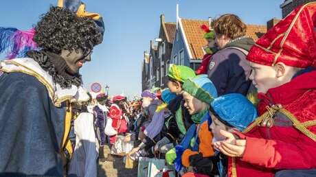 Zwarte Piet in der weiblichen Ausführung / © Patrick Post (dpa)