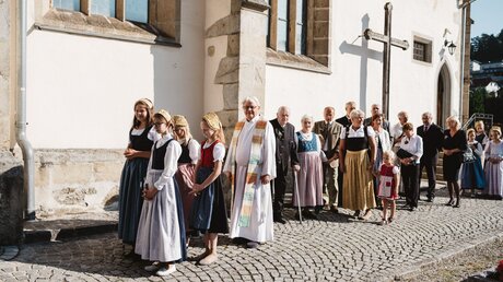 Einzug zum Gottesdienst in Hirschbach (Österreich, Archivbild) / © Wolfgang Lehner (KNA)