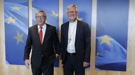 Jean-Claude Juncker und Heinrich Bedford-Strohm  / © Olivier Hoslet (dpa)