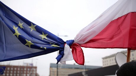 Die Beziehungen zwischen der EU und Polen sind strapaziert / © Leszek Szymanski (dpa)