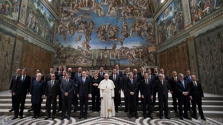 Die EU-Staats- und Regierungschefs zu Gast im Vatikan / © Osservatore Romano (dpa)