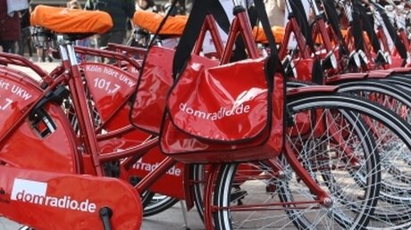 domradio.de verschenkt zwei knallrote Fahrräder (DR)