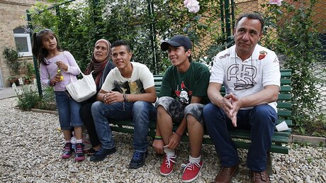 Die Flüchtlingsfamilie glücklich in Rom (KNA)