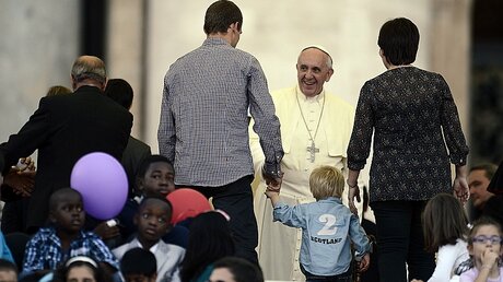 Papst Franziskus trifft Familien / © Romano Siciliani (KNA)