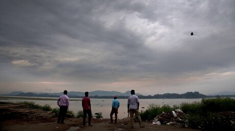"Fani": Der stärkste Zyklon seit vielen Jahren ist auf Indiens Ostküste getroffen / © Anupam Nath (dpa)