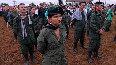Die Guerilla-Organisation FARC in Kolumbien / © Mauricio Duenas Castaneda (dpa)