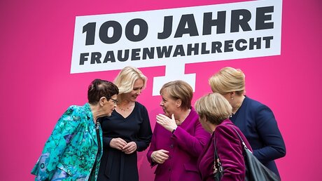 Festakt 100 Jahre Frauenwahlrecht im November / © Bernd von Jutrczenka (dpa)