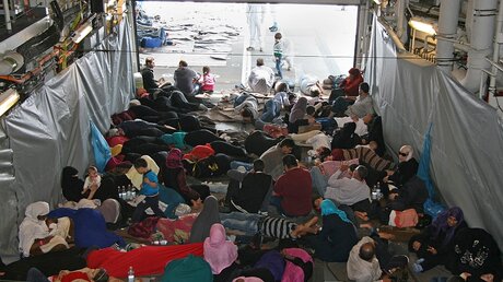 Auf dem Mittelmeer gerettete Flüchtlinge (dpa)