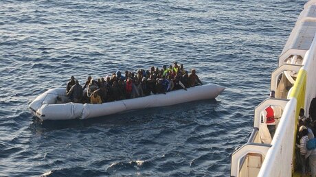Flüchtlinge auf dem Mittelmeer (dpa)