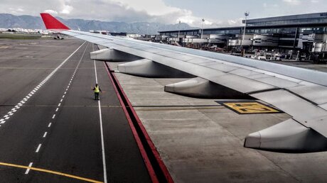 Flugzeug am Flughafen Eldorado in Bogota / © Norberto Marques (shutterstock)