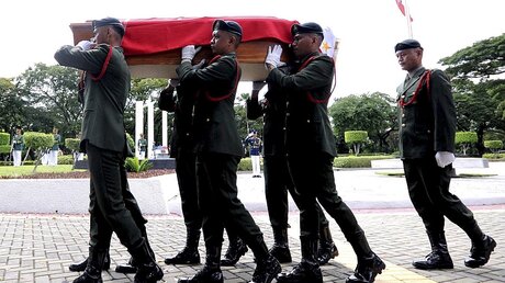  Philippinen: Ex-Diktator Marcos auf Heldenfriedhof beigesetzt  / © Office Of Ilocos Norte (dpa)