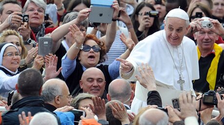 Begeisterung um Papst Franziskus (dpa)