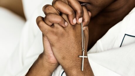 Kenia ruft nationalen Gebetstag gegen Corona-Pandemie aus / © Rawpixel.com (shutterstock)