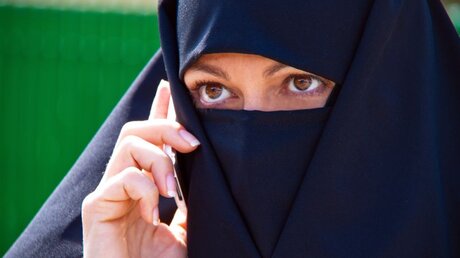 Frau mit Niqab / © Lisa-S (shutterstock)