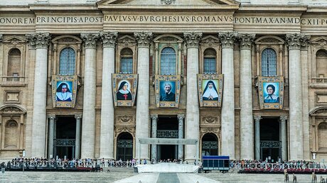  Fünf Heiligsprechungen im Vatikan - darunter Kardinal Newman / © Stefano Dal Pozzolo (KNA)