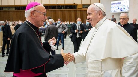 Fuldas Altbischof Algermissen trifft Papst Franziskus / © Romano Siciliani (KNA)