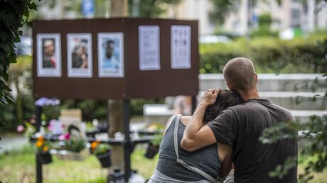 Gedenken an die Opfer des Anschlags von Hanau / © Boris Roessler (dpa)