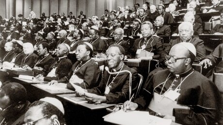 Geistliche bei Afrikasynode (KNA)