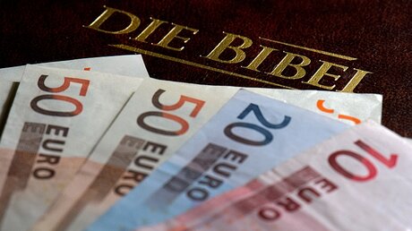 Investment und christliche Werte: Ein Gegensatz? / © Arno Burgi (dpa)