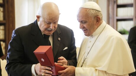 Giacomo Dalla Torre und Papst Franziskus / © Romano Siciliani (KNA)