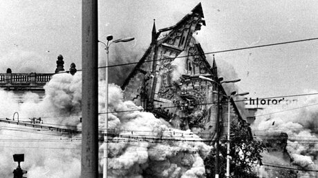 Sprengung der Leipziger Universitätskirche am 30.05.1968 / © Peter Krebs (epd)