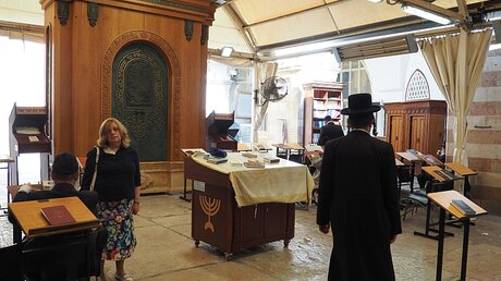 Synagoge im Innenhof der Patriarchengräber / © Stefanie Järkel (dpa)