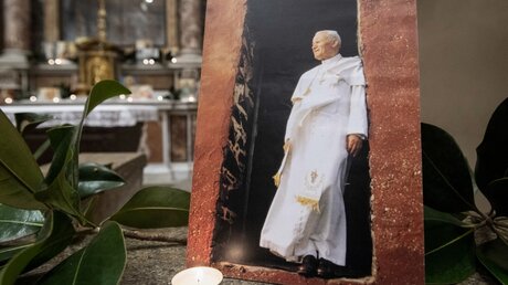 Heiligenbild von Johannes Paul II. / © Cristian Gennari (KNA)