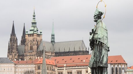 Der Sankt Veitsdom in Prag / © Alexander Brüggemann (KNA)