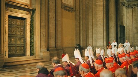Heilige Pforte am 19. November 1998, als das Heilige Jahr 2000 ausgerufen wurde / © Cristian Gennari (KNA)