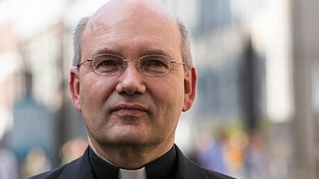 Bischof Helmut Dieser / © Elisabeth Schomaker (KNA)