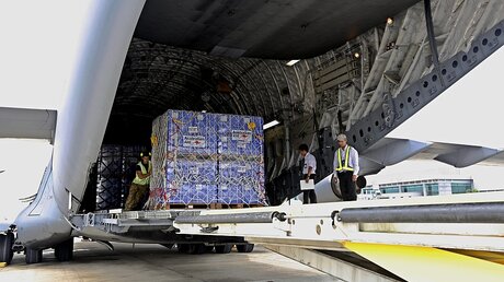 Humanitäre Hilfe aus Australien für die Flutopfer in Myanmar (dpa)