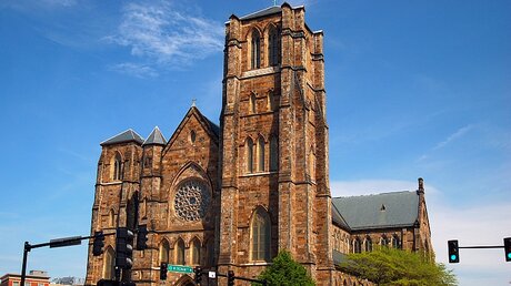 The Holy Cross Cathedral in Boston / © James Kirkikis (shutterstock)