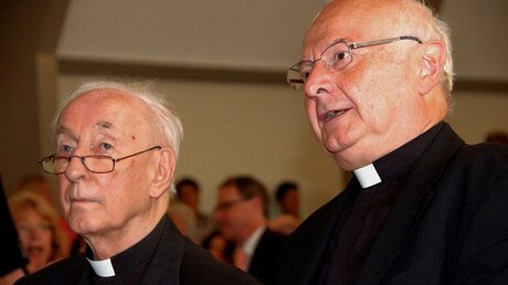 Georg Hüssler, hier 2011 mit Erzbischof Zollitsch (KNA)