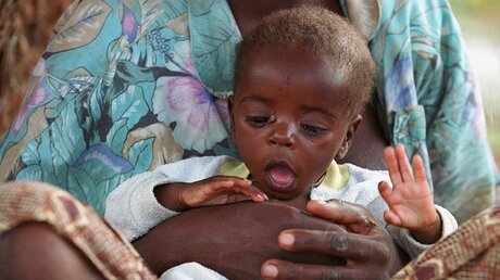 Mit Ernährungsprogrammen begegnet Misereor der Not von Kindern in Afrika / © Wolfgang Radtke (KNA)