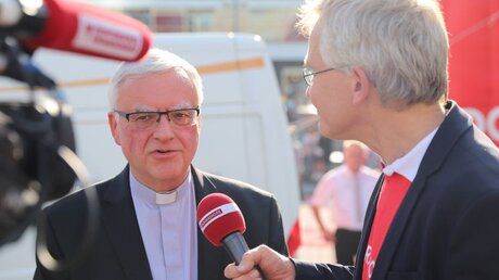 Im Interview: Erzbischof Heiner Koch und DOMRADIO.DE Chefredakteur Ingo Brüggenjürgen (DR)