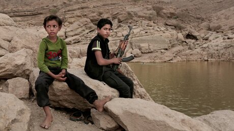 Im Jemen werden Kindersoldaten auf beiden Seiten eingesetzt / © Nariman El-Mofty (dpa)