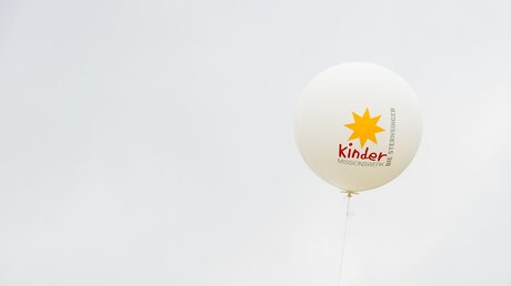 Luftballon mit dem Logo des Kindermissionswerks "Die Sternsinger" / © N.N. (KNA)