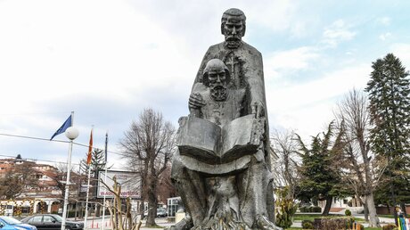 Denkmal der Heiligen Kyrill und Method in Ohrid (Nordmaztedonien) / © Harald Oppitz (KNA)