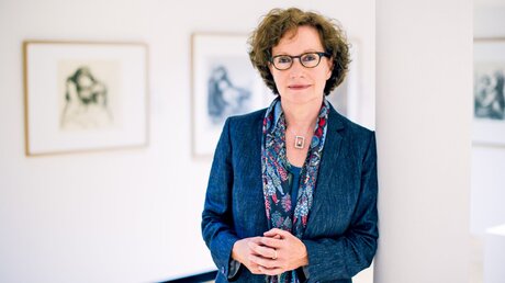 Hannelore Fischer spricht beim Aschermittwoch der Künstlerinnen und Künstler über Käthe Kollwitz (KKMK)