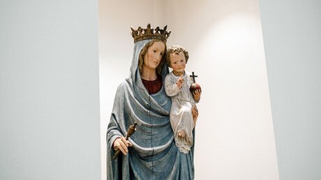 Marienfigur mit Jesuskind / © Dominik Wolf (KNA)