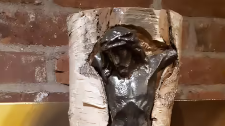 Christus im Birkenstamm / &copy; Sr. Emmanuela (privat)