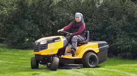 Sr. Raphael m&auml;ht / &copy; Sr. Emmanuela (privat)