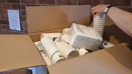 G&auml;ste werden verpflegt / &copy; Sr. Emmanuela (DR)