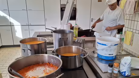 Die K&uuml;che l&auml;uft auf Hochtouren / &copy; Sr. Emmanuela (privat)