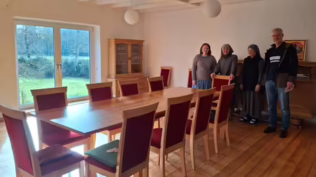 Der neue Tisch / &copy; Sr. Emmanuela (privat)