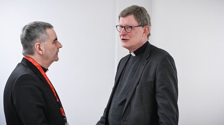Erzbischof Nikola Eterovic (l.), Apostolischer Nuntius in Deutschland, und Kardinal Rainer Maria Woelki (Archiv) / © Julia Steinbrecht (KNA)